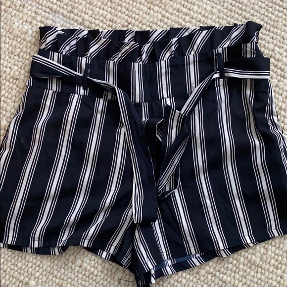 Walter Baker Sarafina Short W2688 - Picture 5 of 8